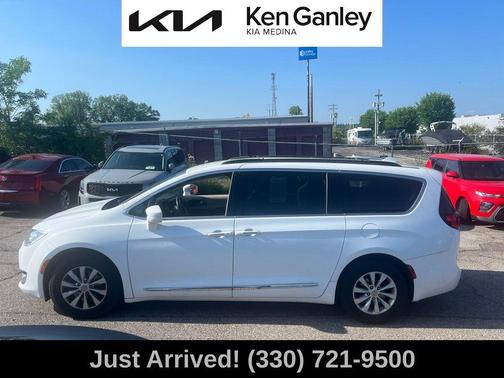 2017 Chrysler Pacifica Touring-L