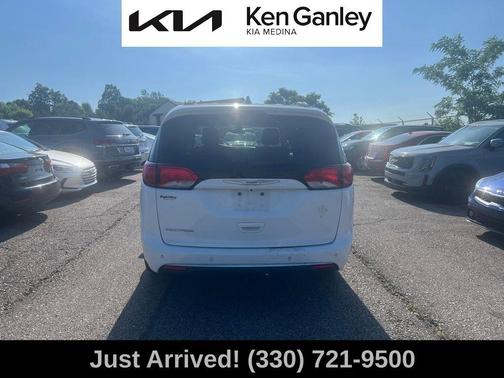 2017 Chrysler Pacifica Touring-L