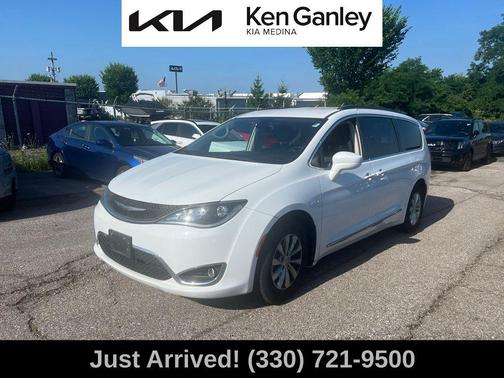 2017 Chrysler Pacifica Touring-L
