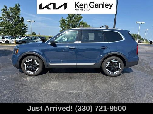 Midnight Black 2024 Kia Telluride S