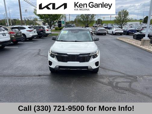 Clear White / Black Roof 2024 Kia Seltos S