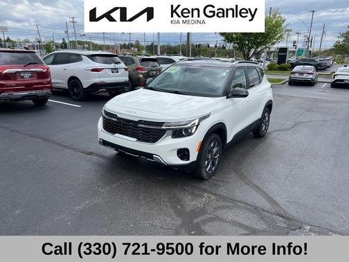 Clear White / Black Roof 2024 Kia Seltos S