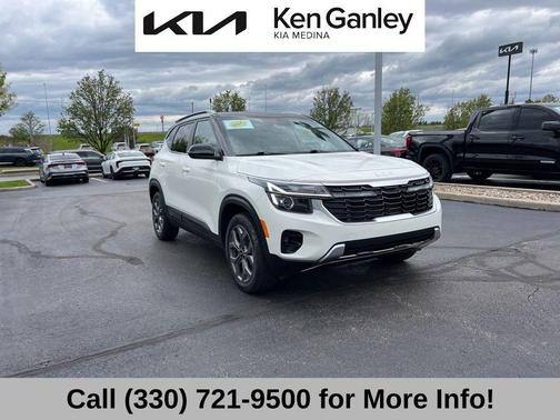 Clear White / Black Roof 2024 Kia Seltos S
