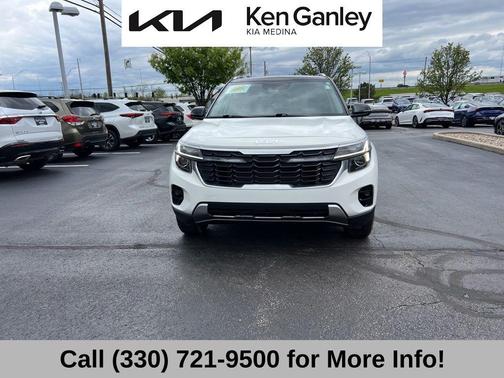Clear White / Black Roof 2024 Kia Seltos S