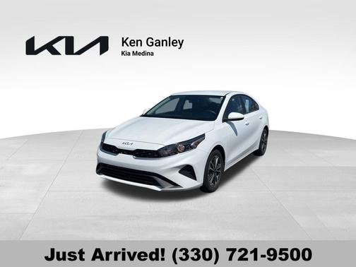 Snow White Pearl 2024 Kia Forte LXS
