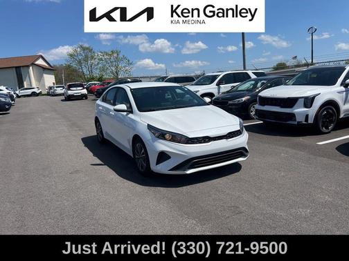 Snow White Pearl 2024 Kia Forte LXS