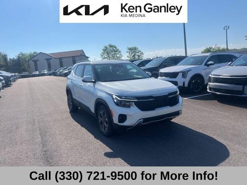 Snow White Pearl 2024 Kia Seltos S