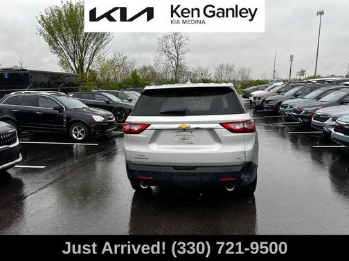 Silver Ice Metallic 2019 Chevrolet Traverse LT Cloth