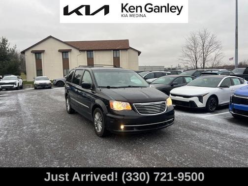 2016 Chrysler Town & Country Touring-L