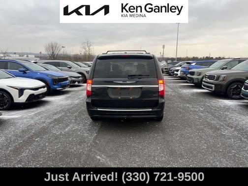 2016 Chrysler Town & Country Touring-L