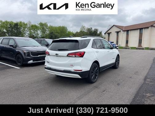 Summit White 2022 Chevrolet Equinox RS