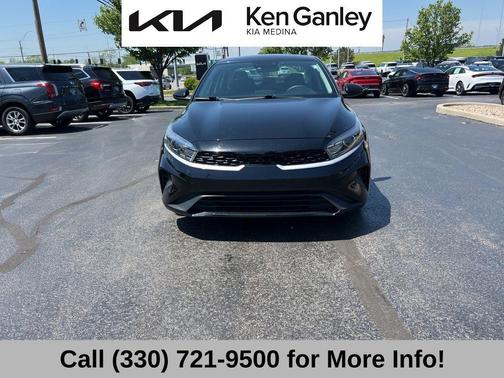 Aurora Black 2022 Kia Forte LXS