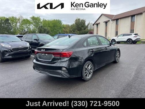 Aurora Black 2022 Kia Forte LXS
