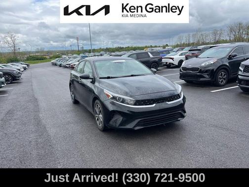 Aurora Black 2022 Kia Forte LXS