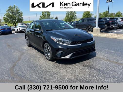 Aurora Black 2022 Kia Forte LXS