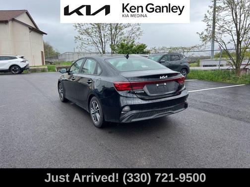 Aurora Black 2022 Kia Forte LXS
