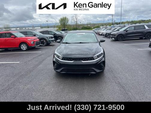 Aurora Black 2022 Kia Forte LXS