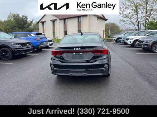 Aurora Black 2022 Kia Forte LXS