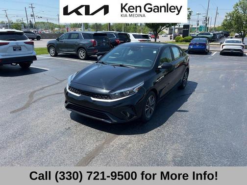 Aurora Black 2022 Kia Forte LXS