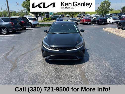 Aurora Black 2022 Kia Forte LXS
