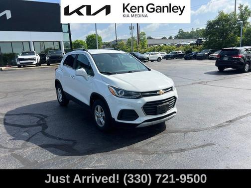 Summit White 2017 Chevrolet Trax LT