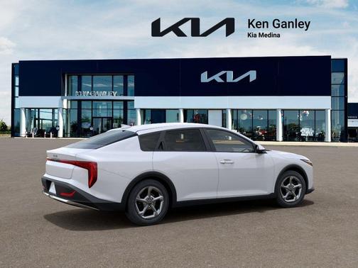 Snow White Pearl 2026 Kia K4 LXS