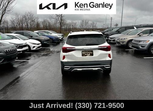 Snow White Pearl 2023 Kia Seltos S