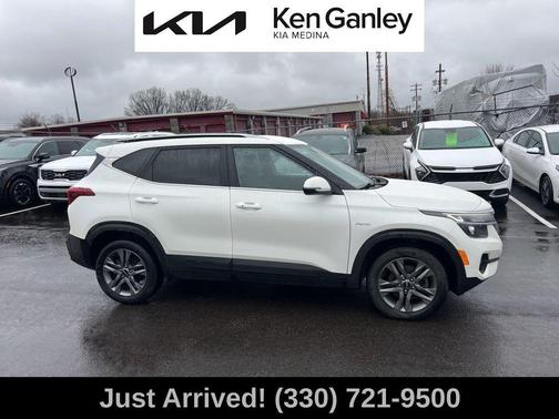 Snow White Pearl 2023 Kia Seltos S