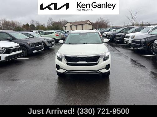 Snow White Pearl 2023 Kia Seltos S