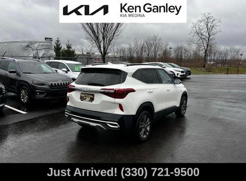 Snow White Pearl 2023 Kia Seltos S