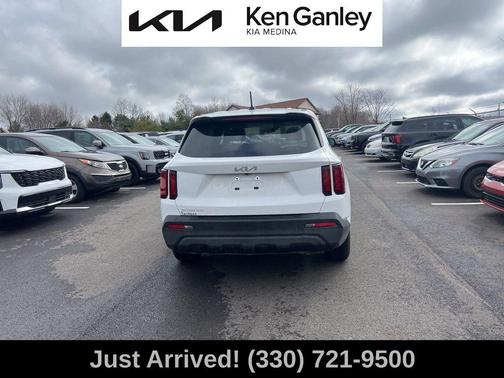 Glacial White Pearl 2023 Kia Sorento LX