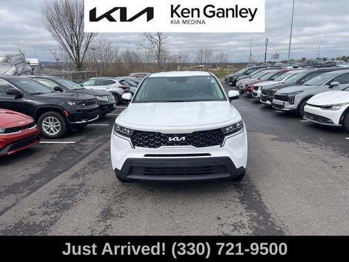 Glacial White Pearl 2023 Kia Sorento LX