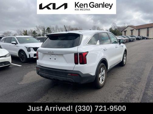 Glacial White Pearl 2023 Kia Sorento LX
