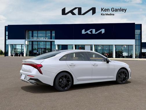 Snow White Pearl 2026 Kia K5 GT-Line