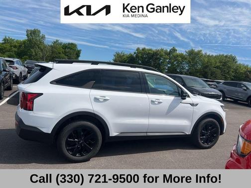 Glacial White Pearl 2022 Kia Sorento S