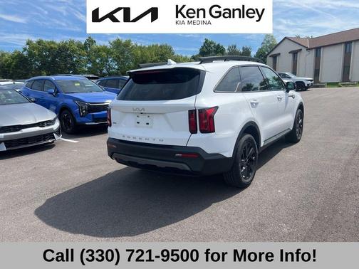 Glacial White Pearl 2022 Kia Sorento S