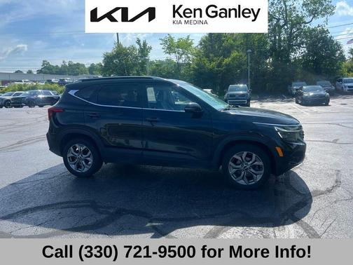 Fusion Orange 2024 Kia Seltos S