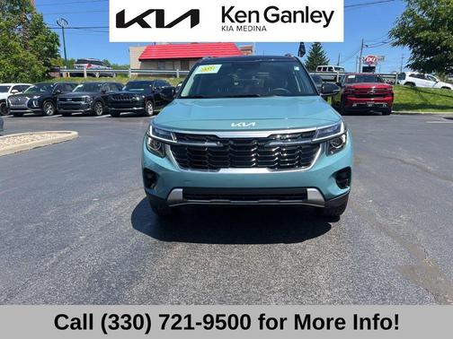 Blue / Black 2025 Kia Seltos S