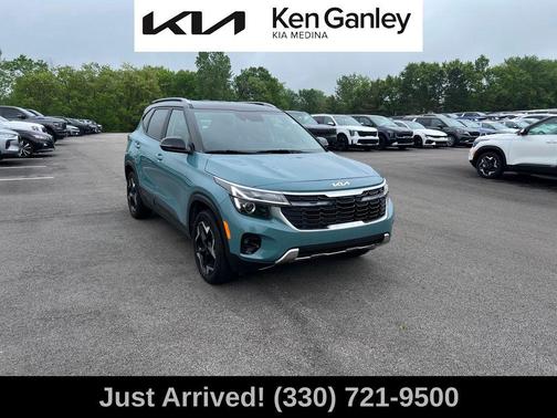 Blue / Black 2025 Kia Seltos S