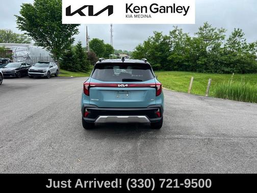 Blue / Black 2025 Kia Seltos S