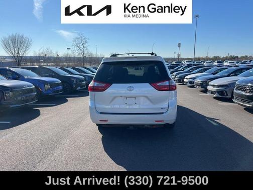 2017 Toyota Sienna XLE