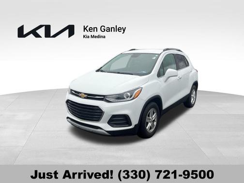 Summit White 2019 Chevrolet Trax LT