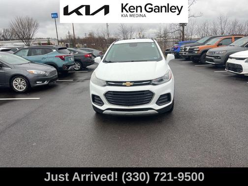 Summit White 2019 Chevrolet Trax LT