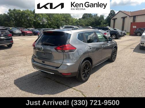 2017 Nissan Rogue SV