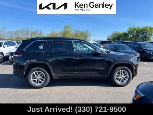 Diamond Black 2023 Jeep Grand Cherokee Laredo