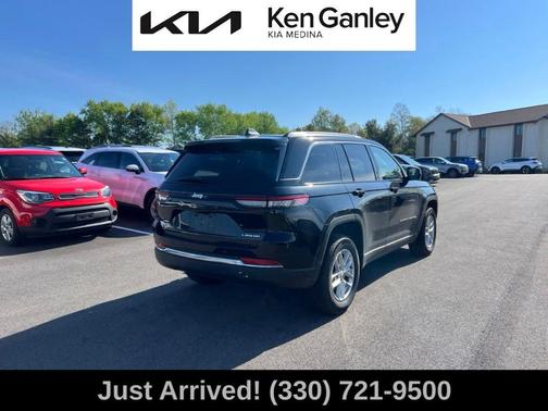 Diamond Black 2023 Jeep Grand Cherokee Laredo