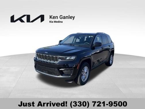 Diamond Black 2023 Jeep Grand Cherokee Laredo