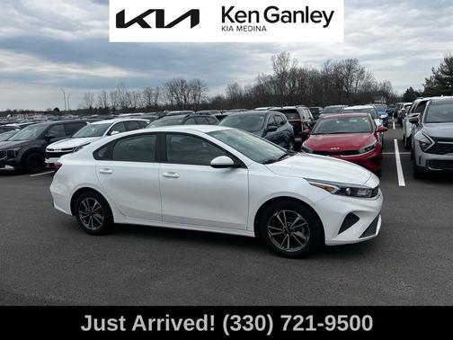 Snow White Pearl 2024 Kia Forte LXS