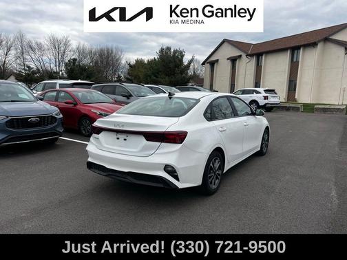 Snow White Pearl 2024 Kia Forte LXS