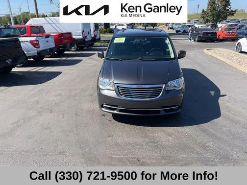 2016 Chrysler Town & Country Touring